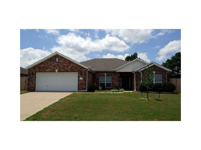 Property Photo:  1647 N Cannondale Drive  AR 72704 