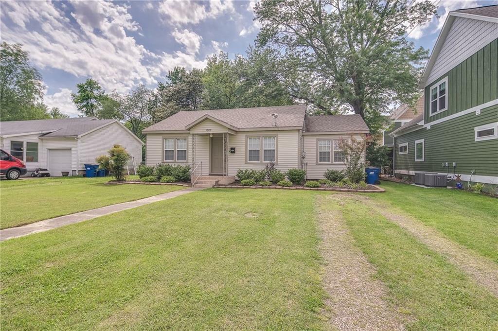 Property Photo:  809 NW A Street  AR 72712 