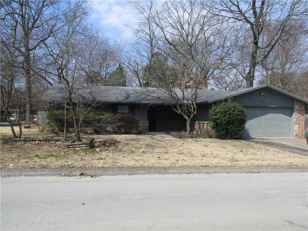 Property Photo:  1006 N Raven Road  AR 72756 