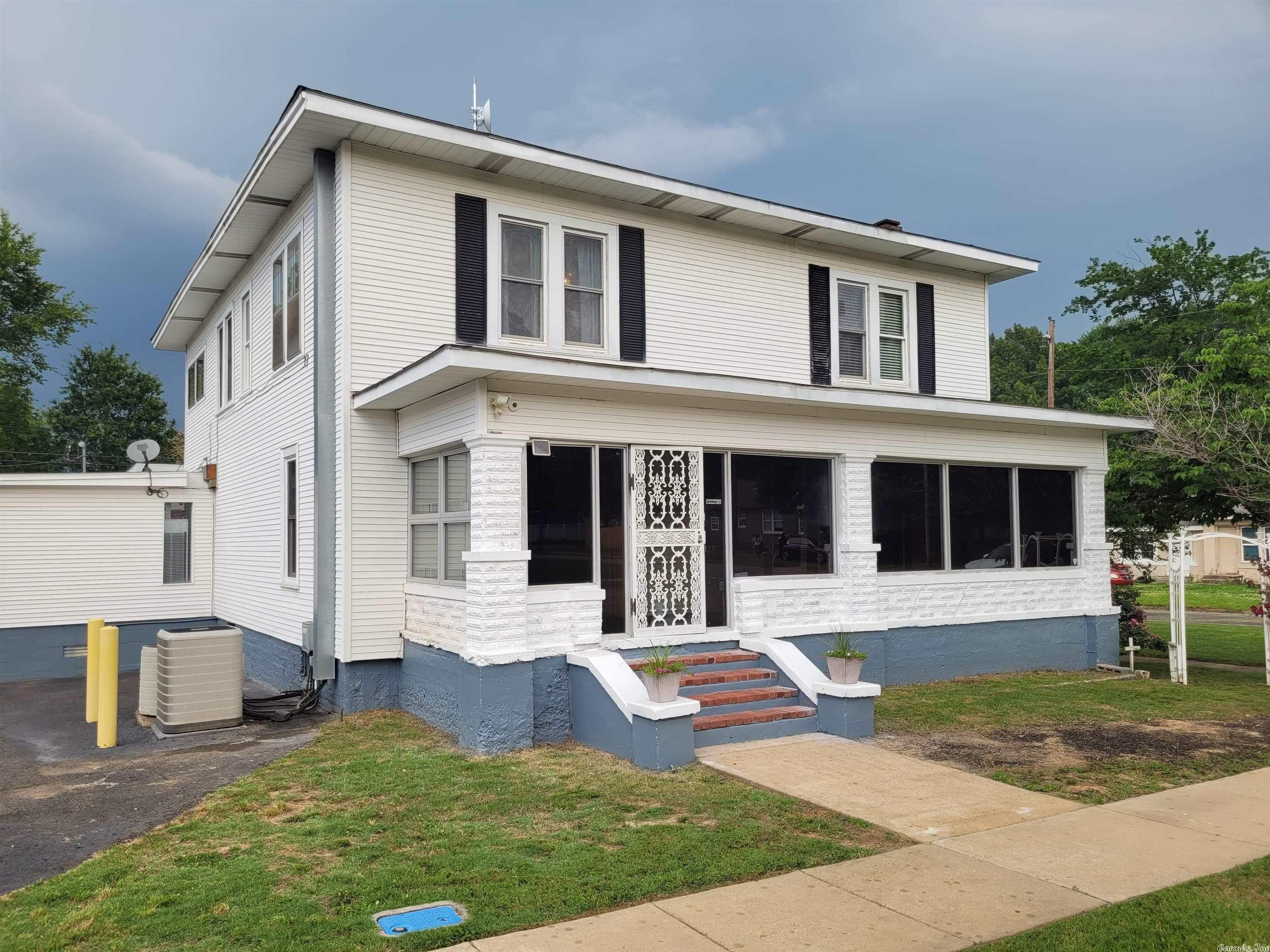 Property Photo: 221 E 4th Street AR 72801