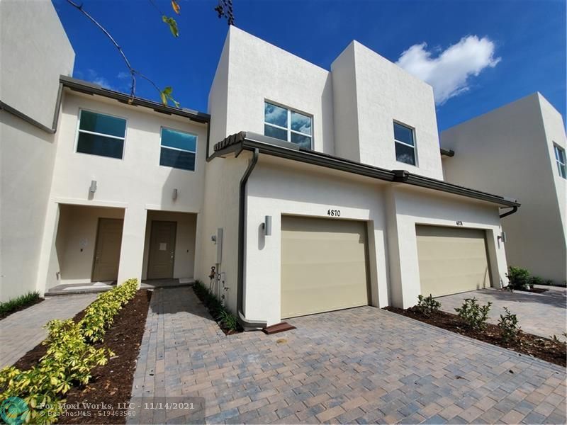 Property Photo:  4870 Navali Drive  FL 33467 