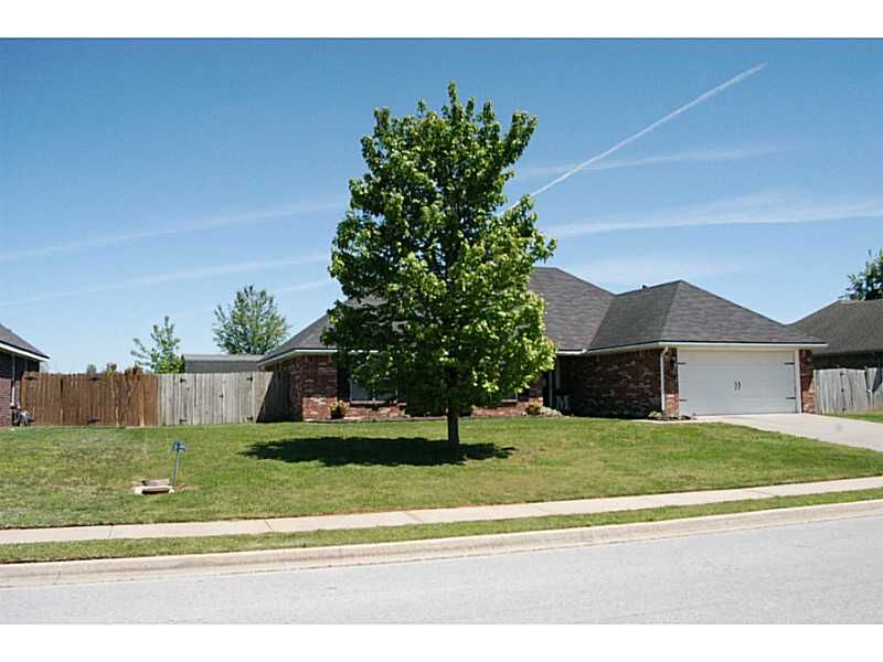 Property Photo:  725 Topaz Street  AR 72745 