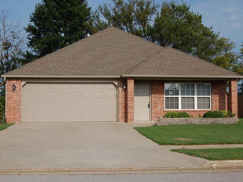 Property Photo: 204 Oakley Street AR 72751