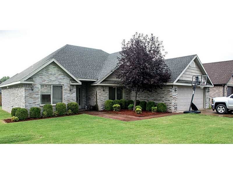 Property Photo:  2908 N 17th Street  AR 72756 