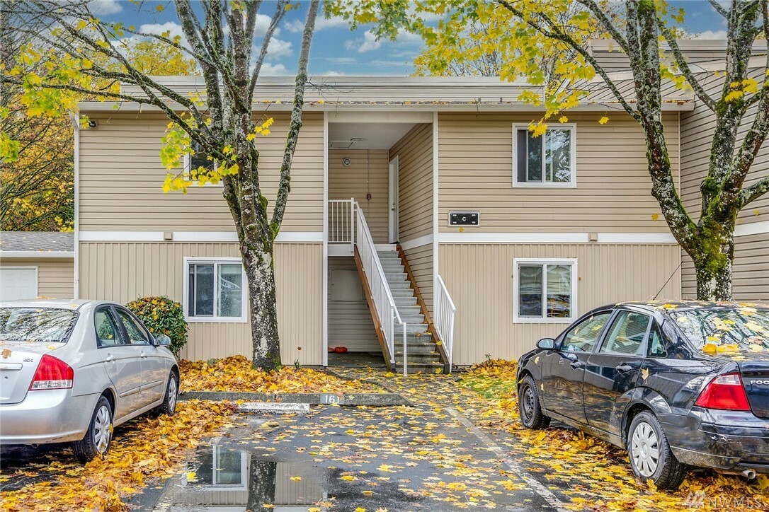 Property Photo:  12513 NE 130th Wy C105  WA 98034 