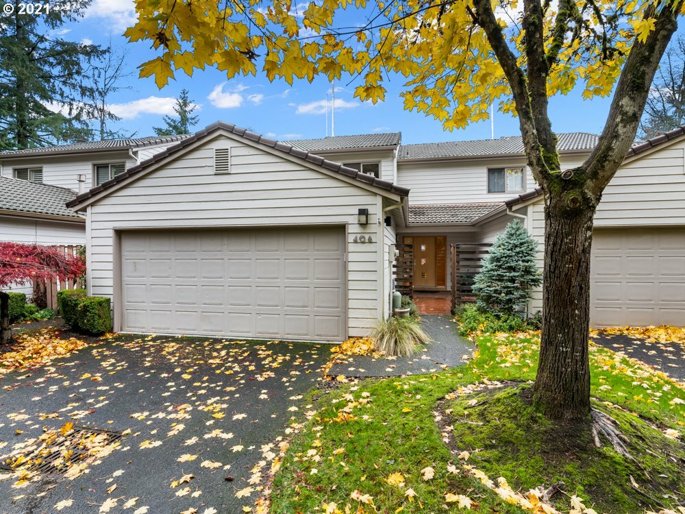Property Photo:  406 SW 70th Ter 406  OR 97225 