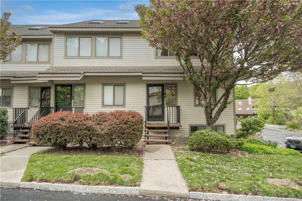 Property Photo:  2435 Bedford Street 19E  CT 06905 
