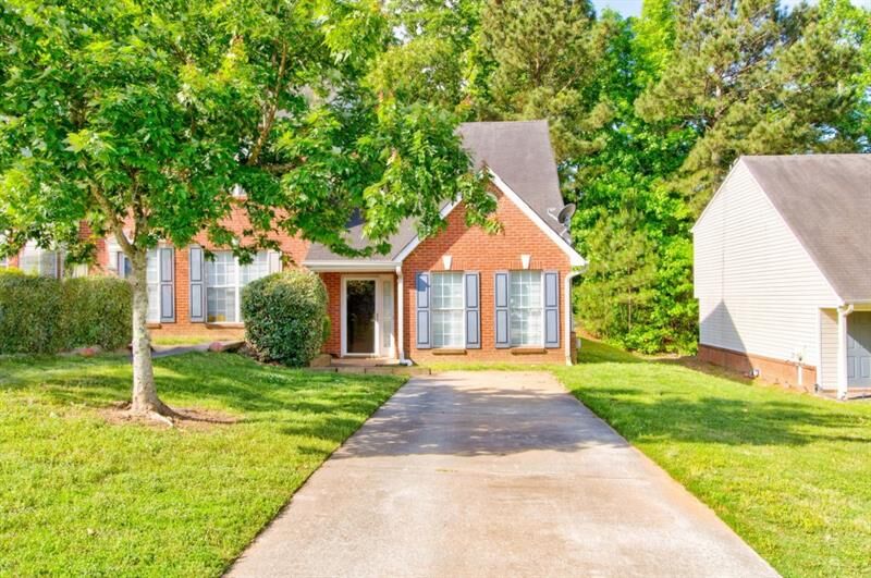 Property Photo:  1324 Hollenbeck Lane  GA 30296 