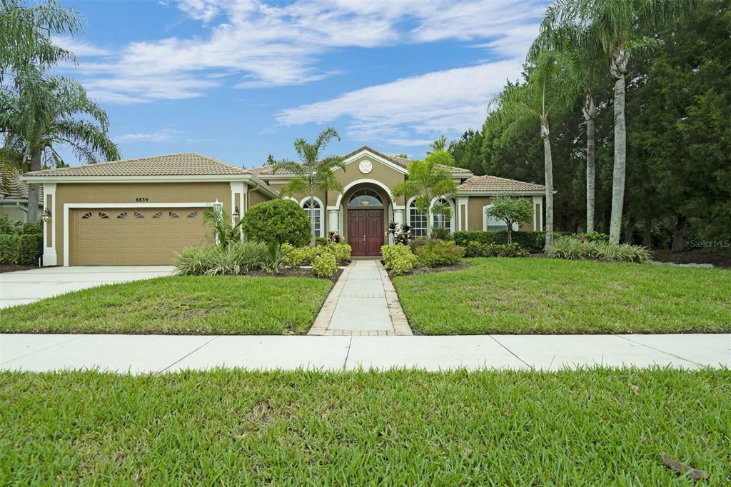 Property Photo: 6839 Turnberry Isle Court FL 34202