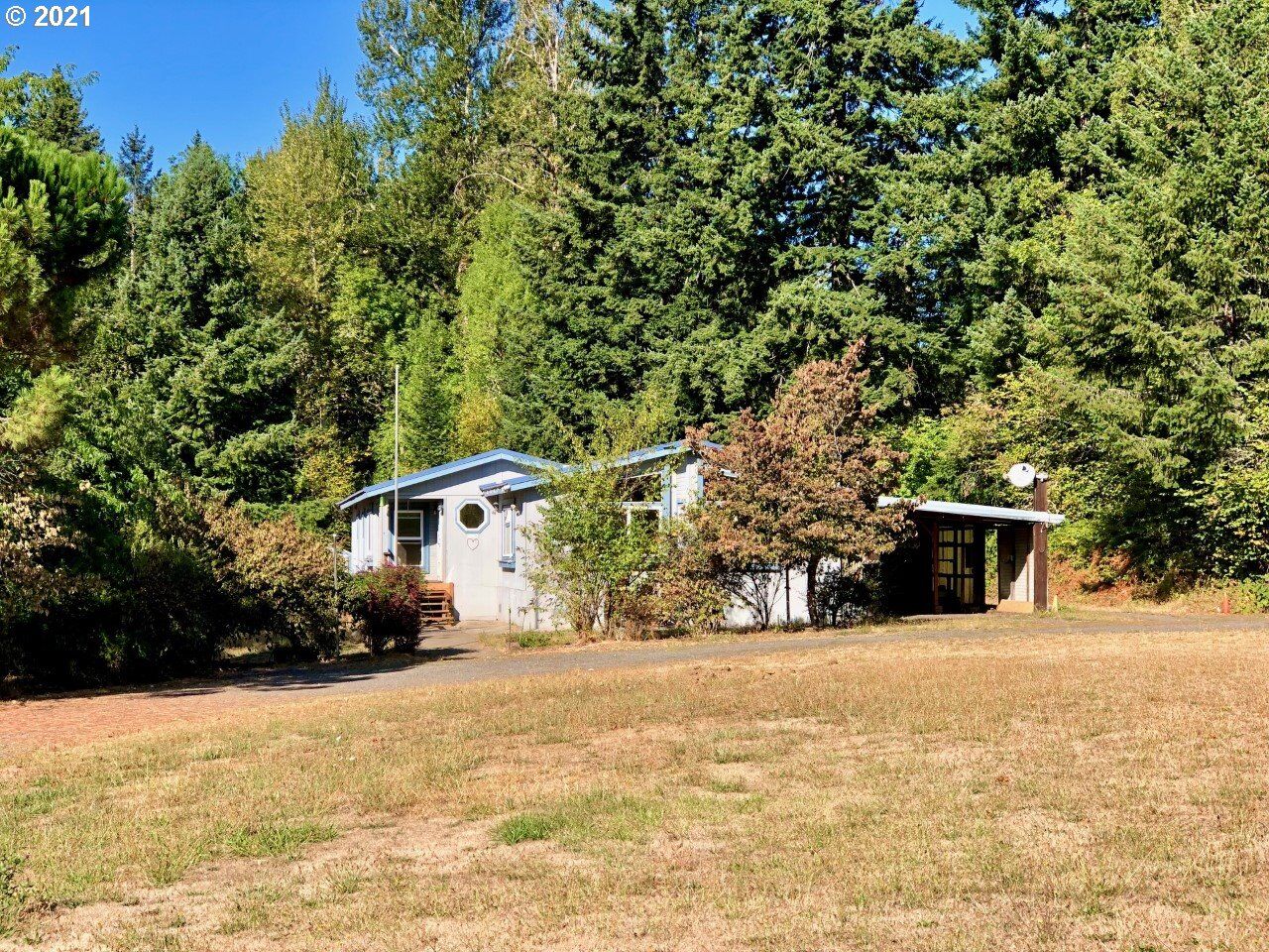Property Photo:  421 Maple Way  WA 98648 