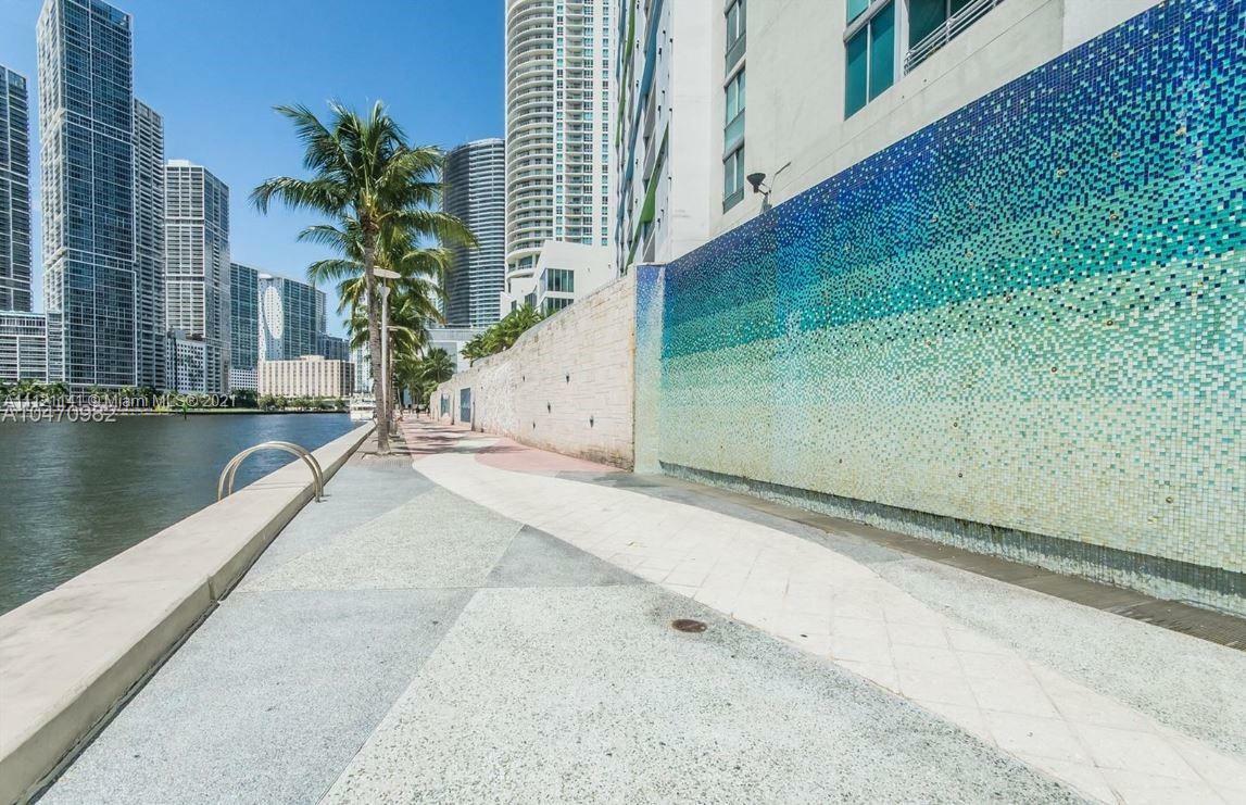 Property Photo:  325 S Biscayne Blvd 1624  FL 33131 