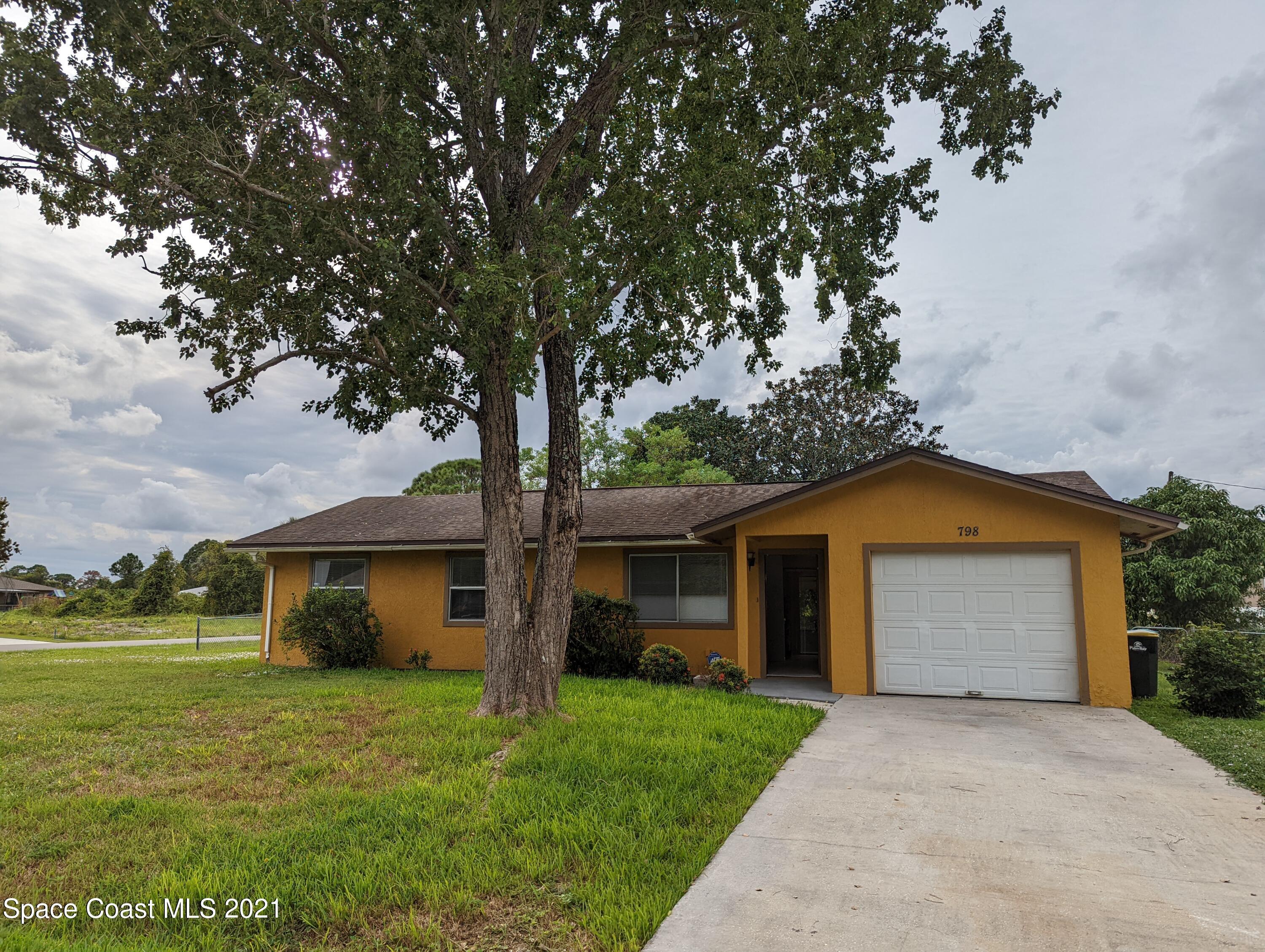 Property Photo:  798 Ashley Avenue SE  FL 32909 