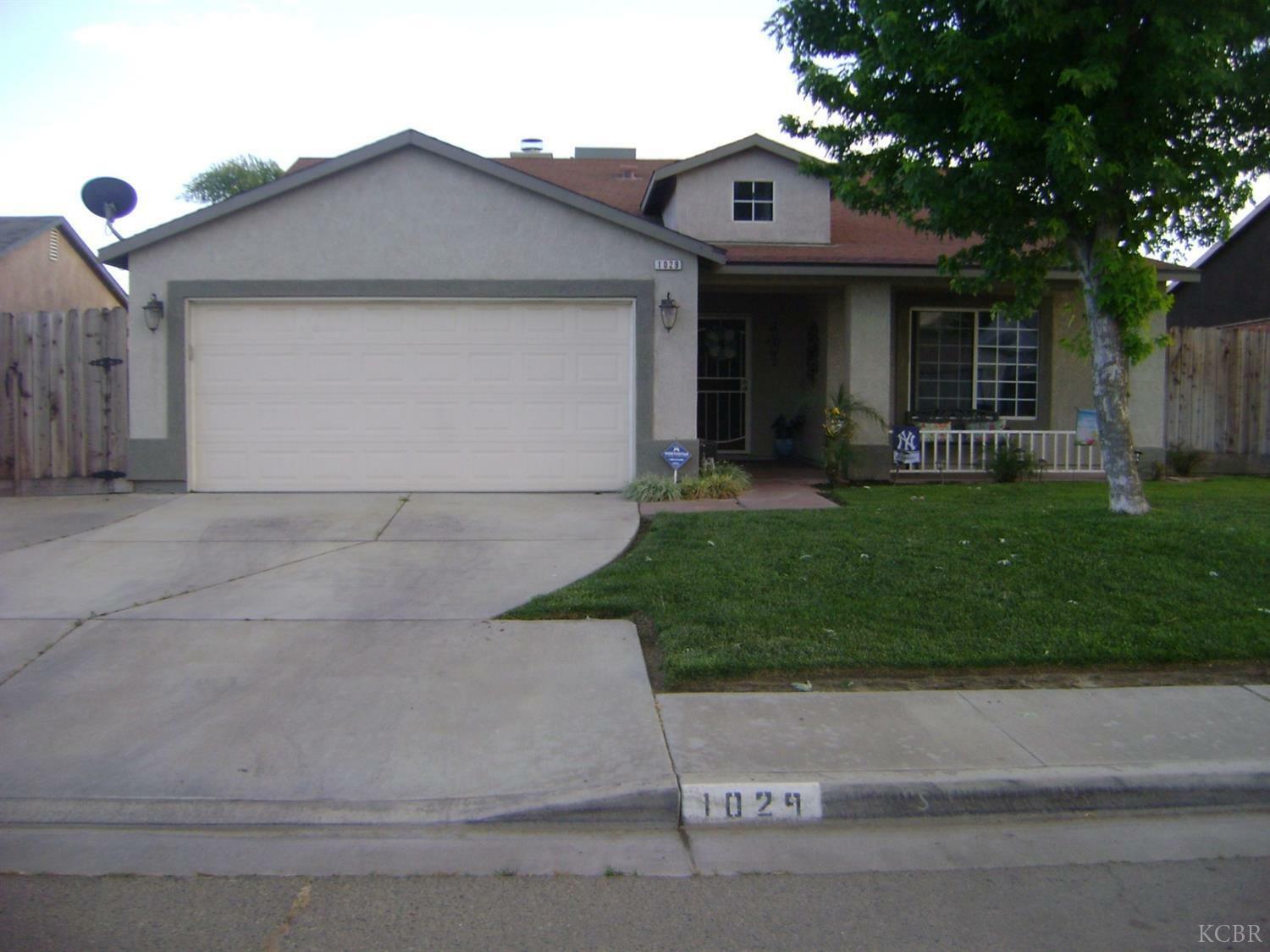 Property Photo:  1029 Birch Avenue   93212 