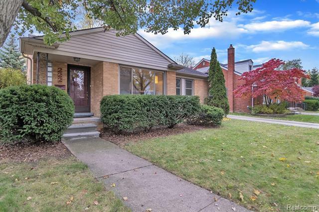 Property Photo:  222 Woodlawn Avenue  MI 48073 