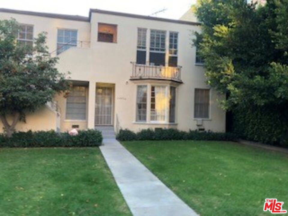 Property Photo:  1327 1/2 S Roxbury Dr  CA 90035 