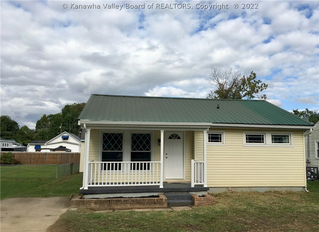 Property Photo: 206 Kentucky Avenue WV 25177