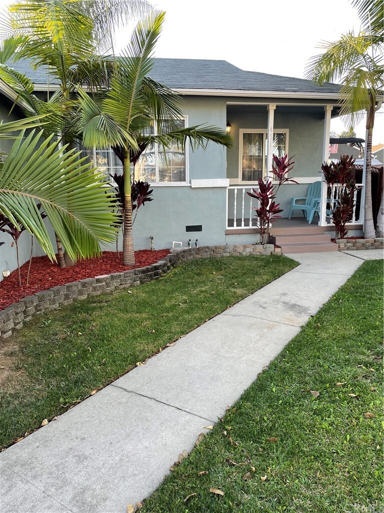 Property Photo:  4113 Nipomo Avenue  CA 90713 