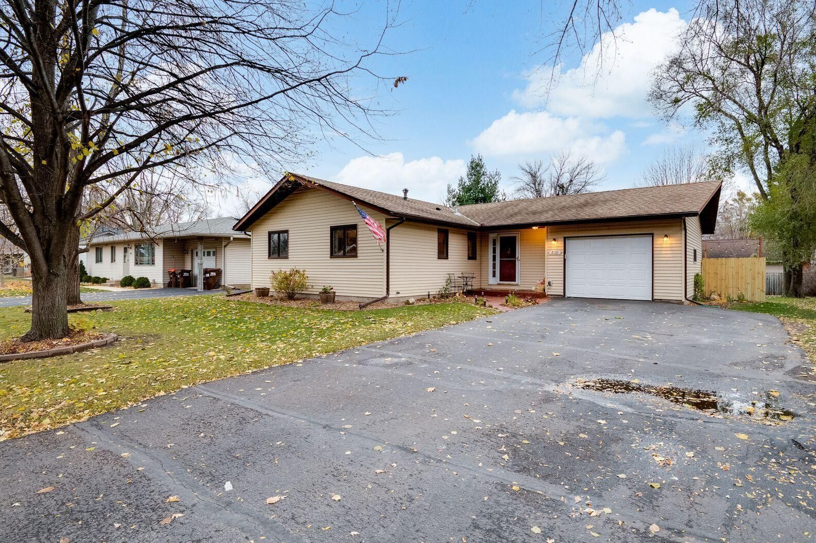 Property Photo:  2101 Pine Street  MN 55033 