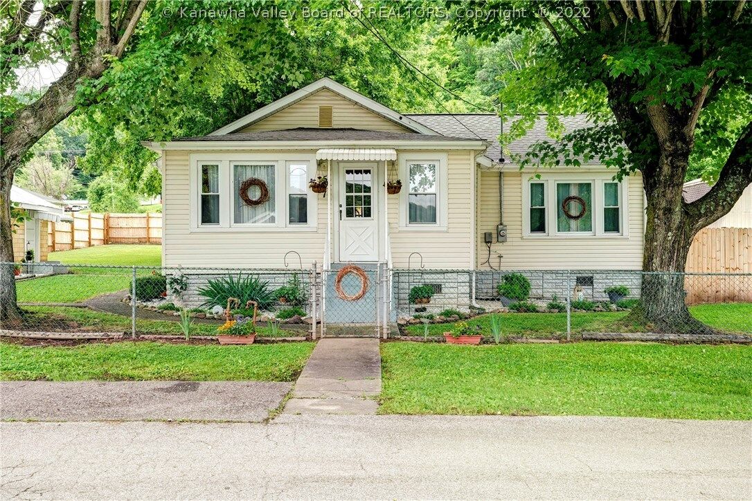 Property Photo:  507 5th Avenue  WV 25109 