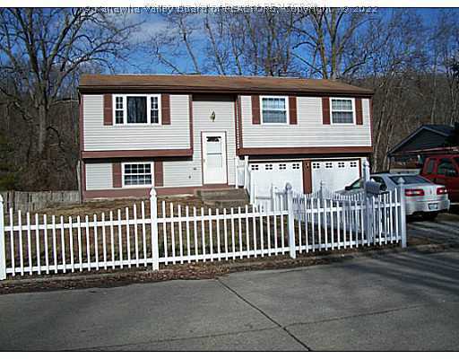 Property Photo:  8 Pinewood Circle  WV 25177 