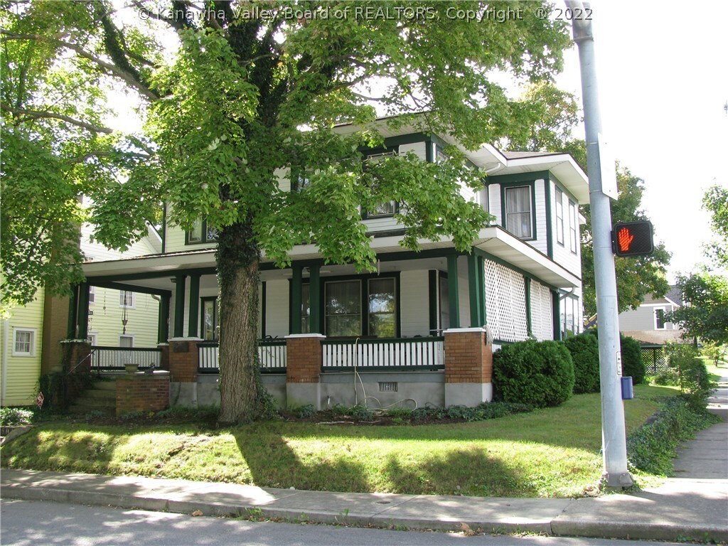 Property Photo: 301 Kanawha Terrace WV 25177