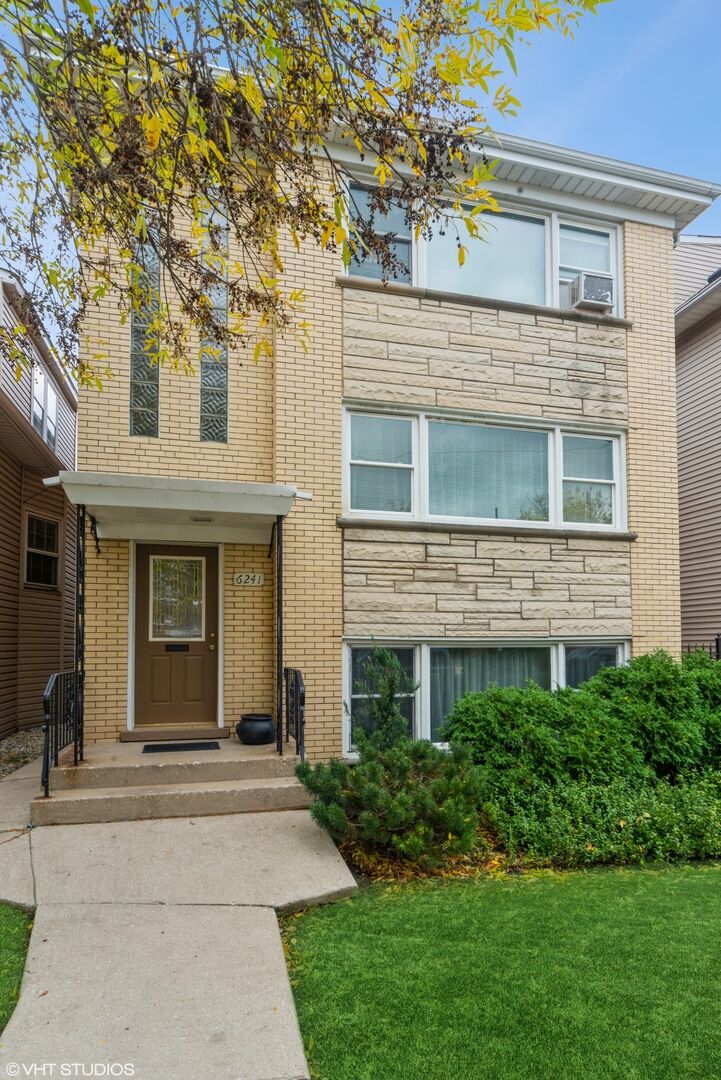 Property Photo:  6241 W Montrose Avenue  IL 60634 