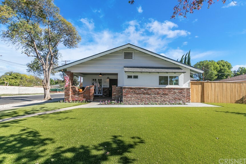 Property Photo:  6960 Yarmouth Avenue  CA 91335 