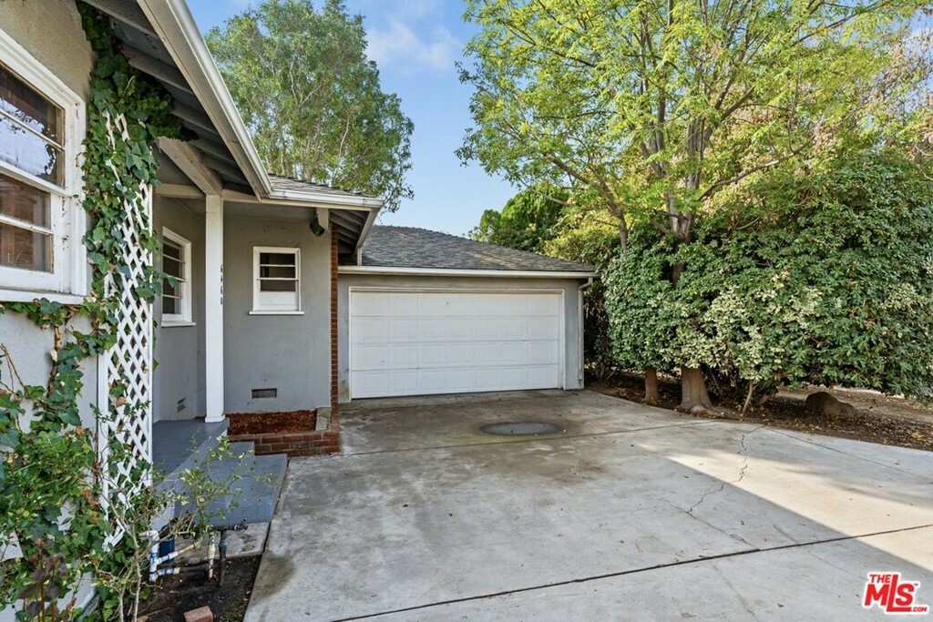 Property Photo:  6460 Whitaker Avenue  CA 91406 