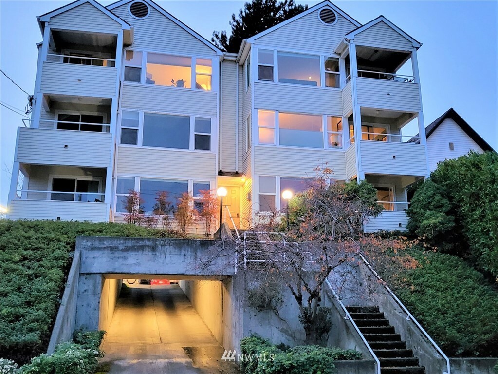 1725 24th Avenue 201  Seattle WA 98122 photo