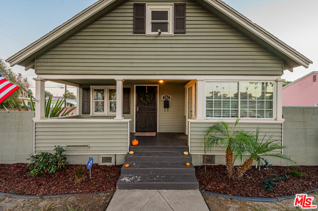 Property Photo:  282  E 51st St  CA 90805 