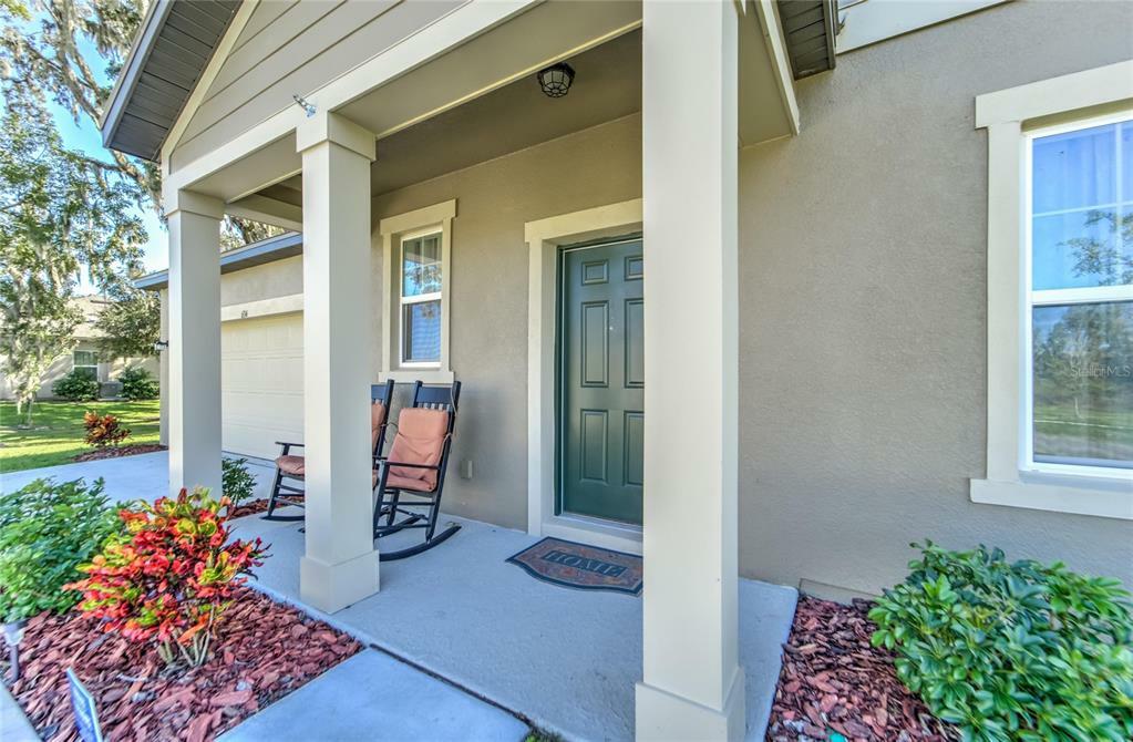 Property Photo: 634 Garden Oaks Square FL 33584
