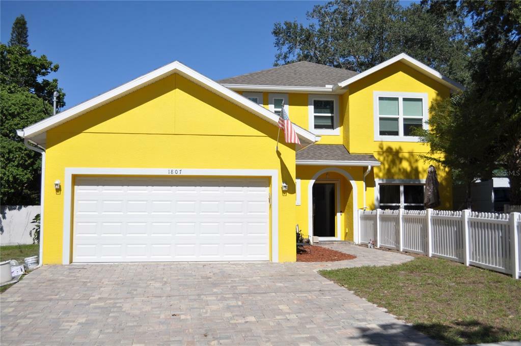 Property Photo:  1807 Robinhood Street  FL 34231 