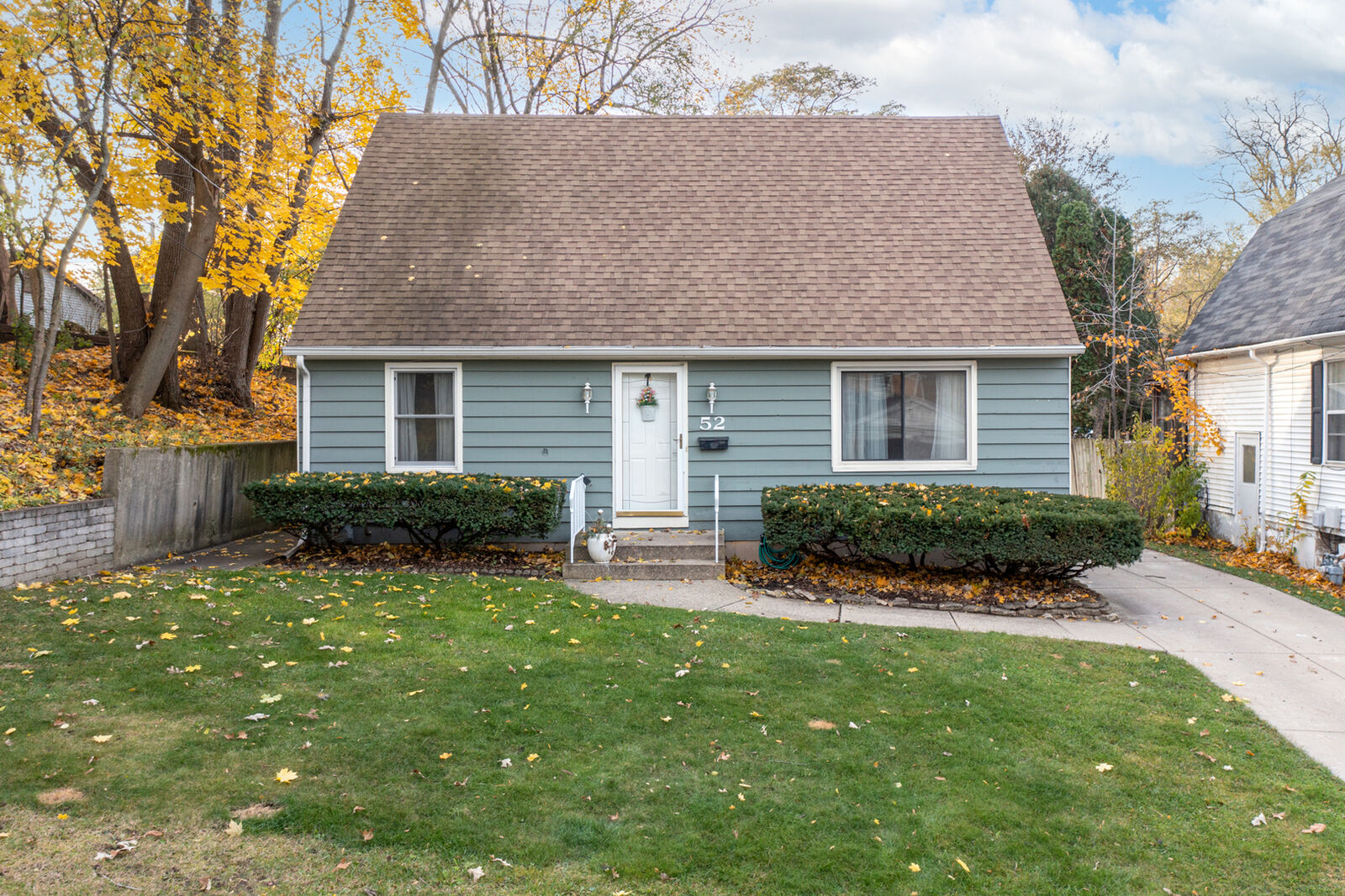 Property Photo:  52 Sheridan Street  IL 60123 
