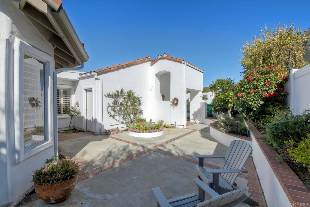 Property Photo:  4933 Alicante Way  CA 92056 