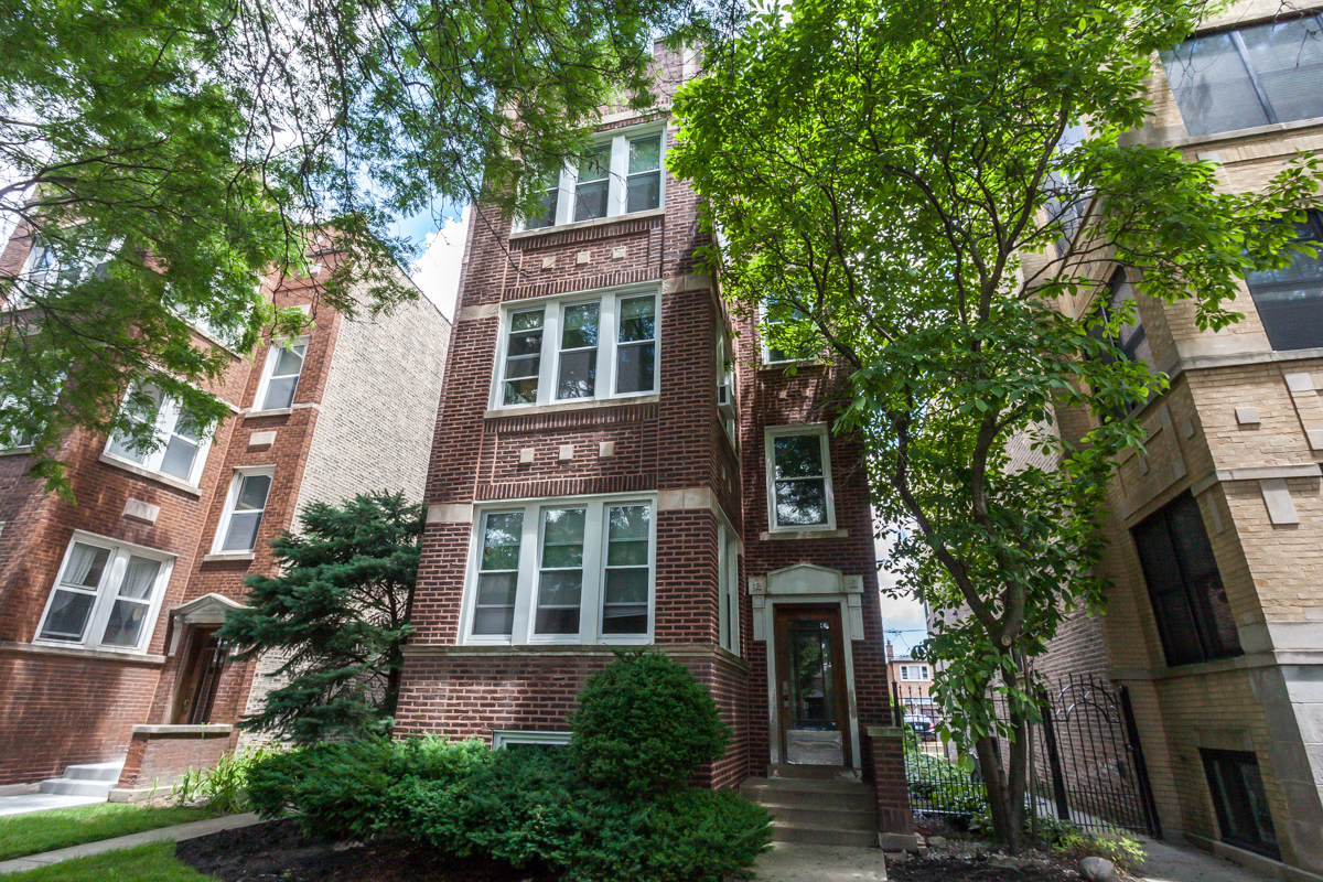 Property Photo:  4931 N Washtenaw Avenue 3  IL 60625 