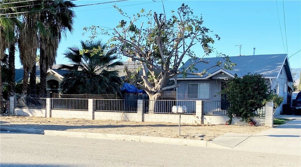 Property Photo:  1704 E Victoria Avenue  CA 92408 