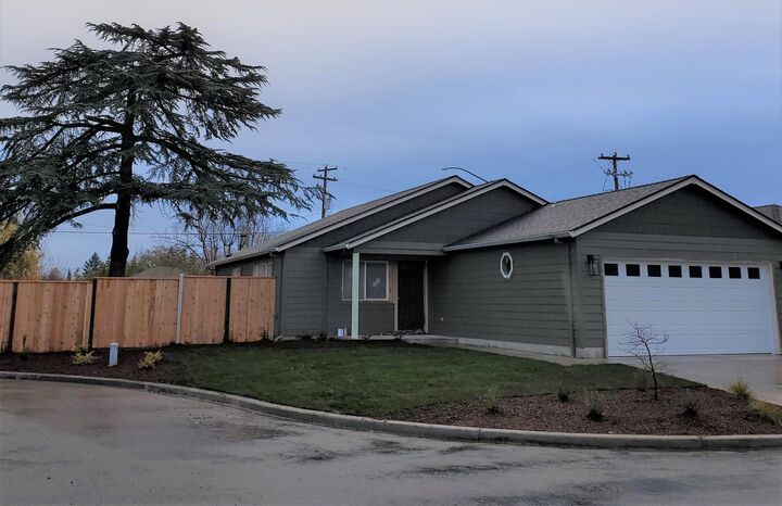 2814 Caster Lane  Medford OR 97501 photo