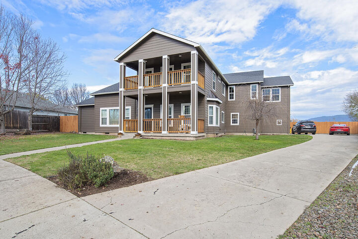 818 Ridgeview Drive  Eagle Point OR 97524 photo