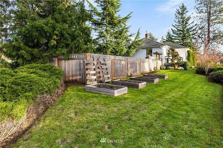 Property Photo:  2840 Cornwall Avenue  WA 98225 