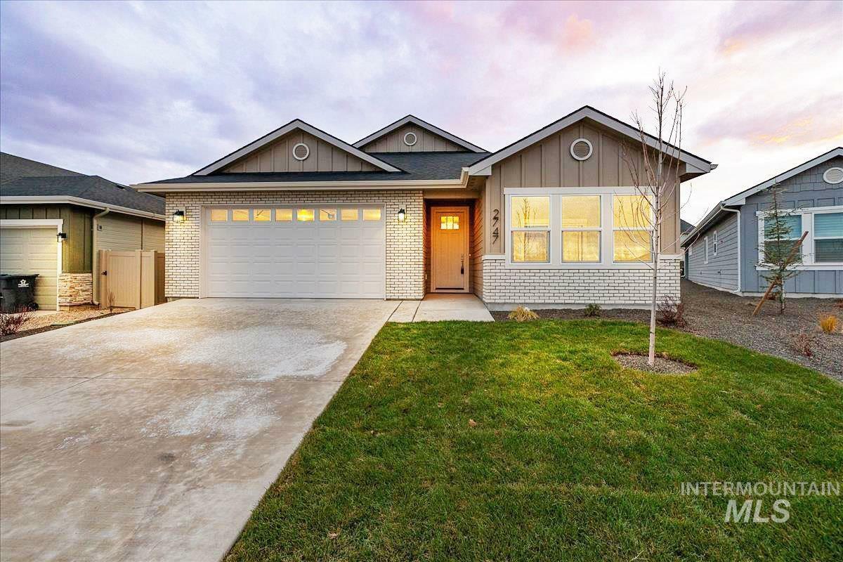 Property Photo: 2747 E Jade St. ID 83686