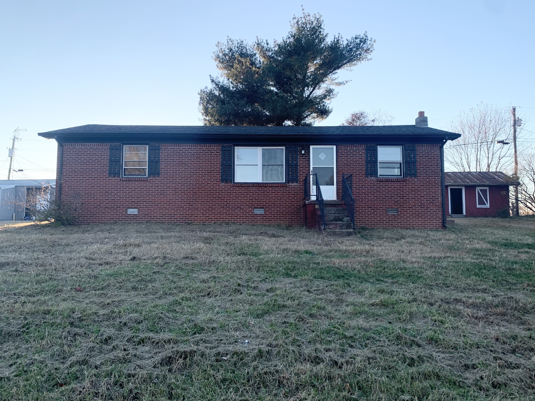 Property Photo: 104 Henry Cir TN 37150