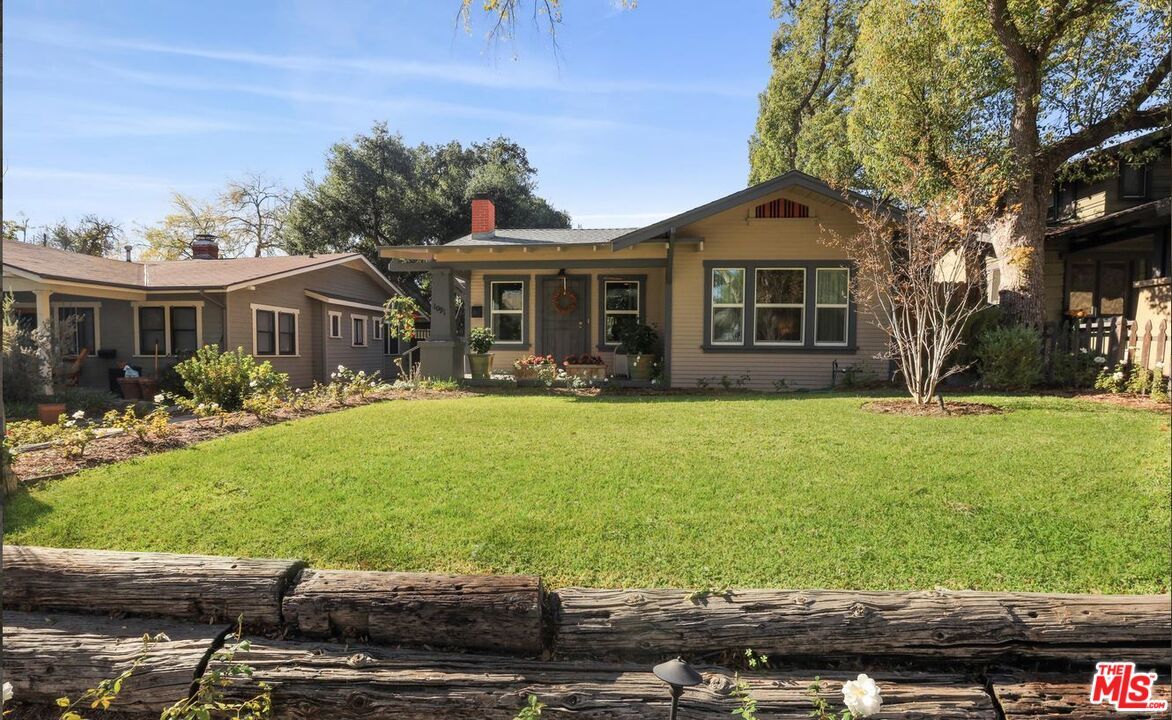 Property Photo:  1091  N Sierra Bonita Ave  CA 91104 