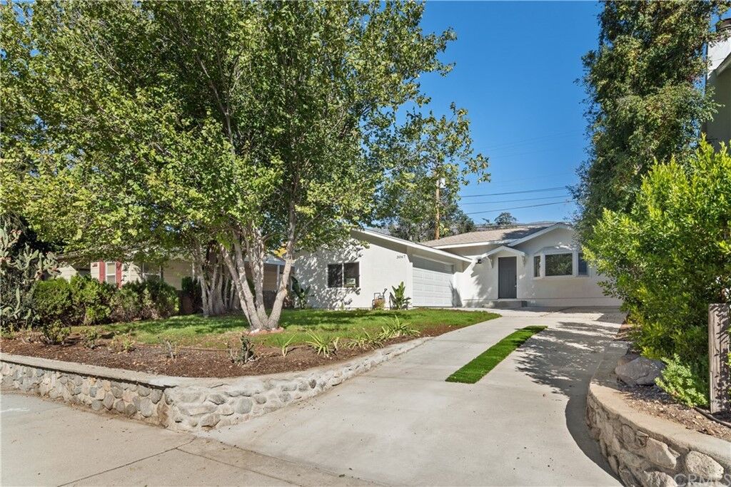 Property Photo:  3067 Honolulu Avenue  CA 91214 