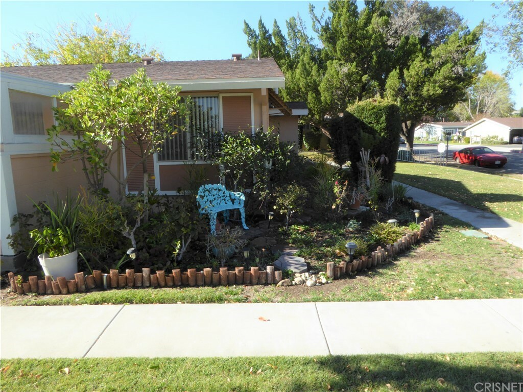 Property Photo:  19220 Avenue Of The Oaks D  CA 91321 