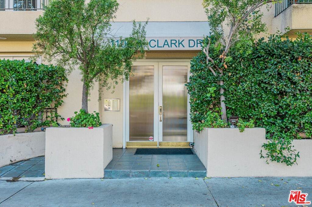 Property Photo:  1100 S Clark Drive 302  CA 90035 