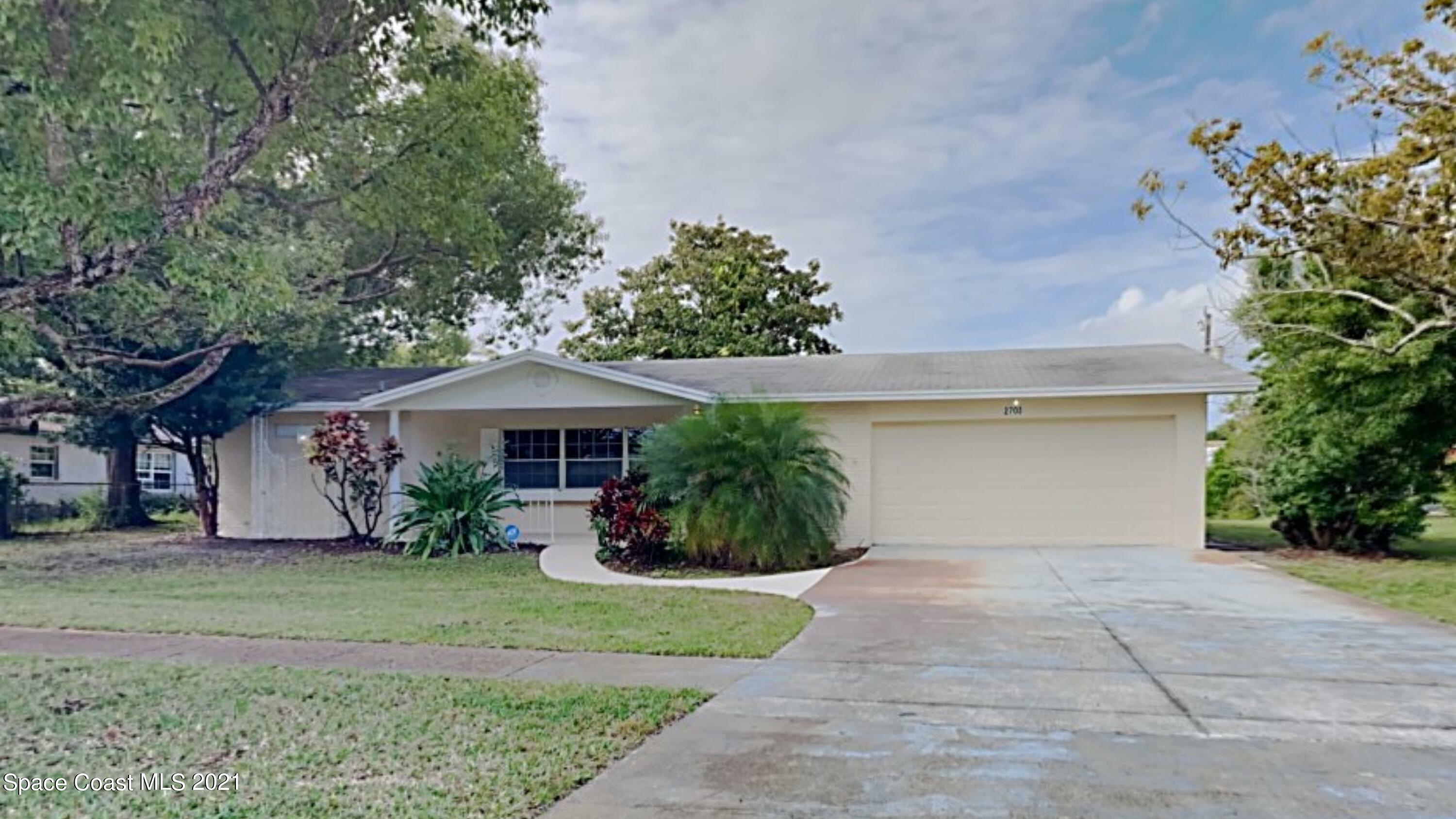 Property Photo:  2700 Royal Oak Drive  FL 32780 