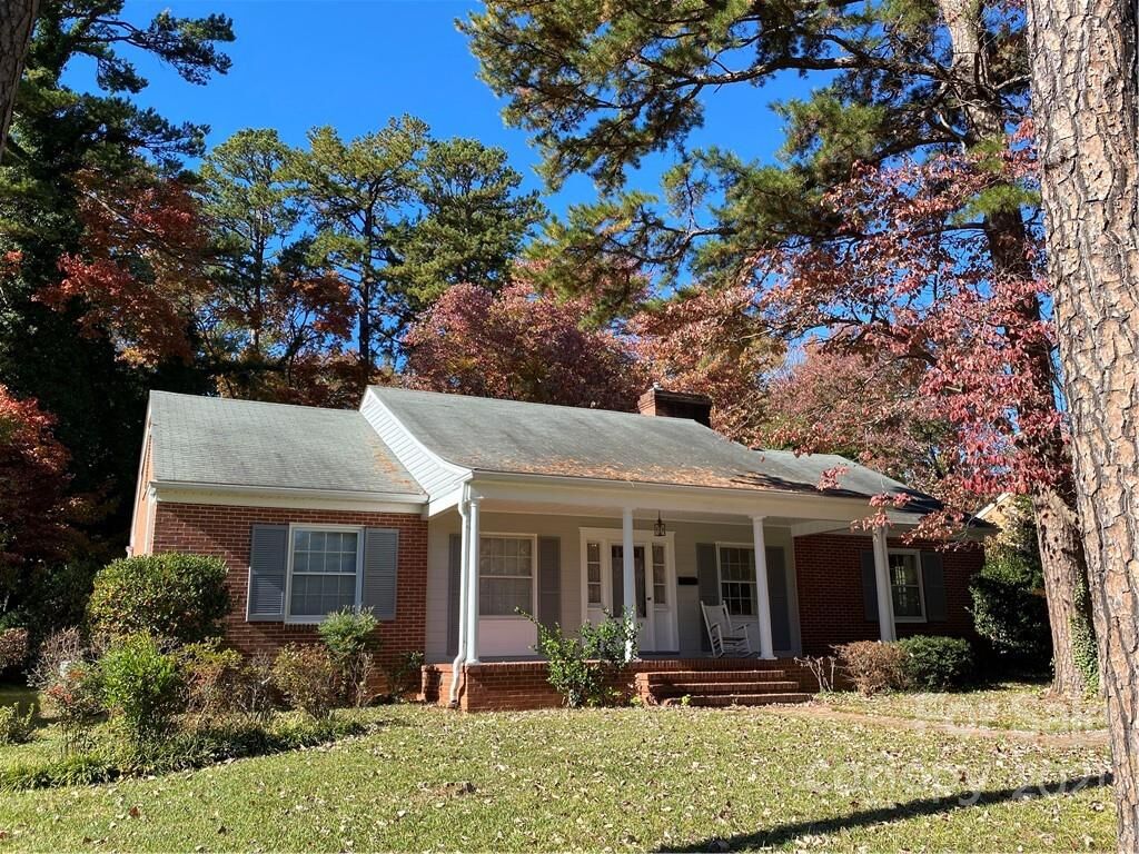 Property Photo:  519 Hillwood Court  NC 27410 