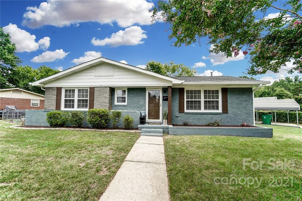 Property Photo: 4033 Fieldcrest Road NC 28217