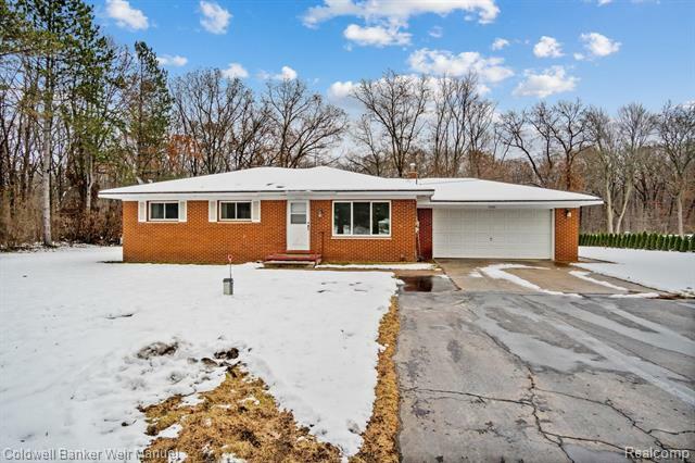 Property Photo: 5060 N Duck Lake Road MI 48356