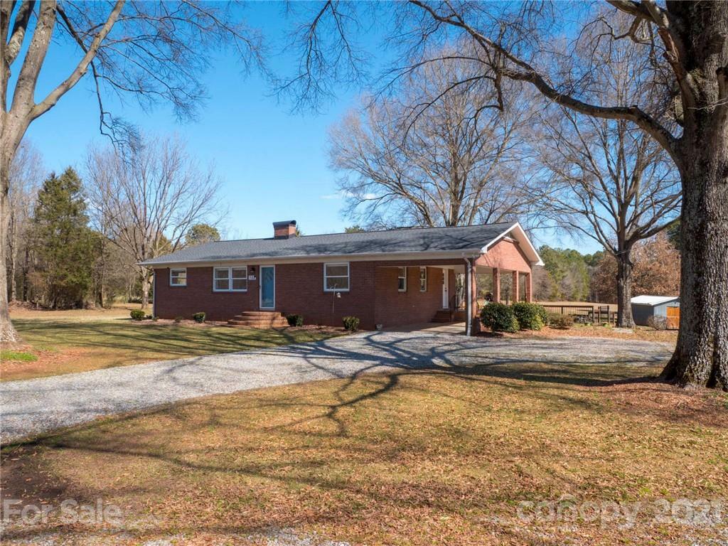 Property Photo: 722 Odell School Road NC 28027